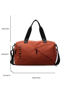 Detalle de bolsa de viaje naranja 39x22x17cm con compartimento separado para ropa húmeda