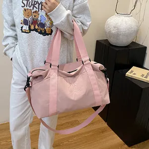 Borsa da viaggio in nylon rosa con tracolla e ricamo per il fitness o lo yoga
