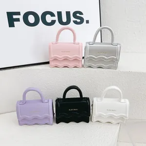 Mini Sac Bandoulière pour Enfants Rabat Ondulé Mode Sac à Main en Cuir PU avec Chaîne en Métal pour Filles