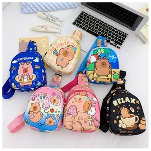 Vue détaillée de divers sacs bandoulière Capybara colorés pour enfants et tout-petits
