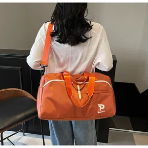 Bolso de viaje fitness naranja gran capacidad con correa de hombro y diseño de letras simple