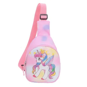 Rosa Einhorn Kinder-Brusttasche mit bunten Flügeln und goldener Krone für Mädchen