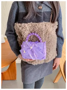 Détail du sac violet à paillettes pour fille avec nœud en dentelle et poignée perlée
