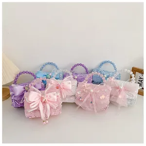 Détail du sac à main princesse pour filles avec paillettes et poignée en perles