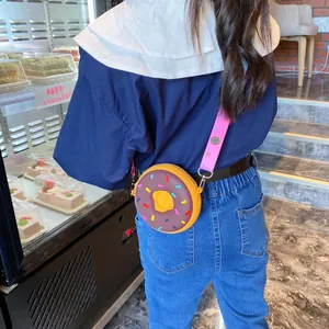 Petit sac en bandoulière pour enfant en silicone en forme de donut coloré