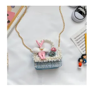 Sac à main bleu en tweed pour fille avec poupée lapin rose, perles et bandoulière chaîne