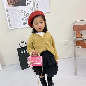 Sac à main en tweed rose pour enfant avec poignée en perles et charme lapin