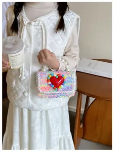 Borsa a tracolla in tweed per bambina con manico di perle e dettaglio a cuore rosso