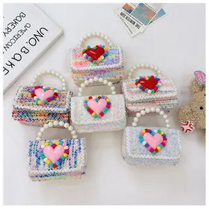 Collezione di mini borse in tweed per bambini con manici di perle e dettagli a cuore