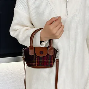 Borsa vintage per bambini in tweed a quadri con manici in pelle marrone e dettagli argento