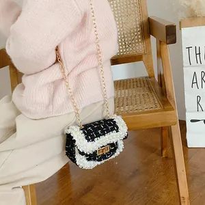 Elegant tweed princess shoulder bag with pearl trim and gold chain strap for children
