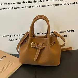 Sac Seau en Cuir PU Rétro Et Pochette pour Femmes Sac à Bandoulière Minimaliste Avec Surpiqûres Contrastées Et Boucle de Ceinture Sac à Main Décoratif