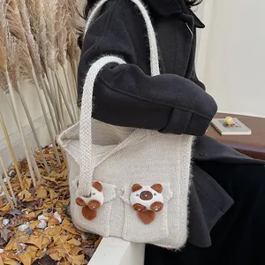Simpatica borsa tote in maglia beige da donna con peluche 3D e grande capacità spaziosa