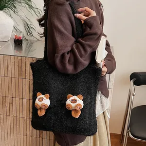 Borsa tote nera di peluche con gatti 3D e calda consistenza lavorata a maglia