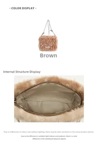 Détail du sac en peluche à motif cerf avec doublure intérieure et bandoulière chaîne