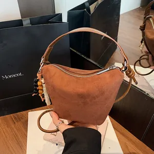 Retro Damen Wildleder Matt Handtasche Mit Holzperlen Anhänger Mode Umhängetasche Schultertasche Kleine Quadratische PU Tote Bag