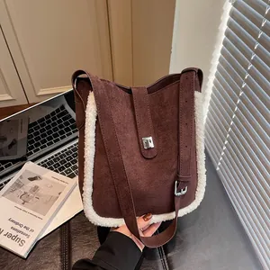 Retro PU Matt Wildleder Achseltasche Für Damen Mit Kontrast Lammfellimitat Herbst Winter Umhängetasche Lässige Vielseitige Kleine Tasche