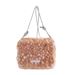 Sac à bandoulière en peluche motif daim avec chaîne en strass pour l'hiver