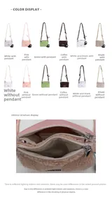 Détail de l'intérieur multi-compartiments et fermeture éclair du sac en peluche douce
