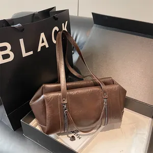 Sac Sous le Bras en Cuir PU Vintage pour Femme Mode Texture Huilée Sac à Épaule Grande Capacité à Main avec Pendentif Coeur