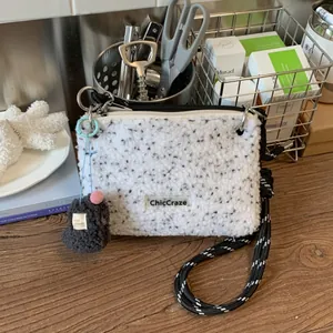 Sac Bandoulière en Peluche Style Coréen pour Femmes Couleur Contrastée à Pois Imitation Laine d'Agneau Avec Bandoulière en Corde Tissée