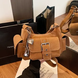 Damen Retro Utility PU Leder Schultertasche Multi Tasche Kontrastnähte Umhängetasche Herz Anhänger Mode Satchel