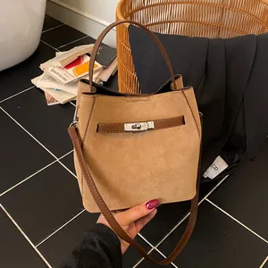 Sac Seau Vintage en PU Aspect Daim pour Femmes Mode Ensemble avec Pochette Sac Bandoulière Avec Fermoir Tournant Argent