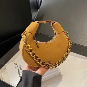 Sac Croissant en Cuir PU Vintage Pour Femmes Sac à Bandoulière Demi-Lune Avec Chaîne en Métal Doré Sac Hobo Rétro