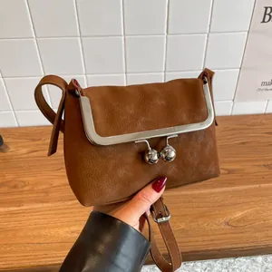 Petit Sac Bandoulière Vintage en Cuir PU Motif Litchi pour Femme Sac à Épaule Minimaliste Coquillage avec Fermoir Boule en Métal