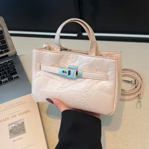 Sac à Bandoulière en Cuir PU Mode Femme Texture Plissée Petit Sac Carré Avec Bandoulière Amovible Sac à Main Quotidien