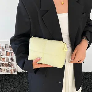 Schicke gesteppte Macaron-Gelbe Puff-Clutch aus weichem Nylon mit Reißverschluss