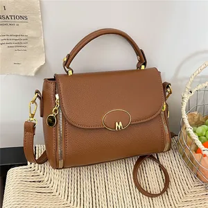 Sac à Main Femme en Cuir PU Motif Litchi Avec Boucle M en Métal Doré Petit Sac Bandoulière Carré Rétro Pour Navette Quotidienne