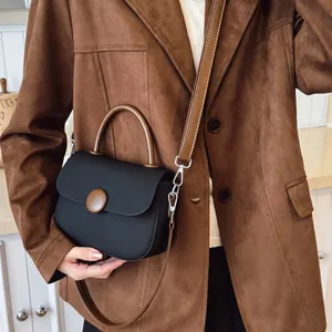 Sac à main bandoulière minimaliste noir et marron pour femme, idéal pour le quotidien
