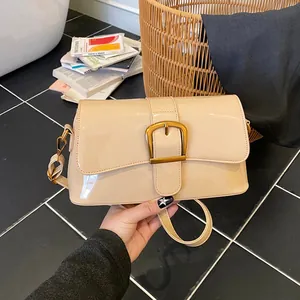 Sac Sous le Bras en Cuir Verni Brillant Vintage pour Femmes Sac à Épaule en PU Avec Boucle Carrée Dorée Couleur Unie