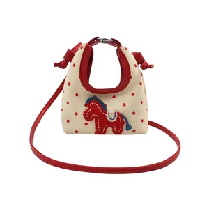 Mini bolso de lona con lunares rojos y parche de caballo, incluye una correa delgada