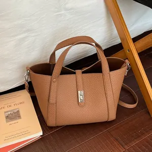 Sac à Main Et Pochette En Cuir PU Motif Litchi Pour Femmes Sac Seau Minimaliste Urbain Avec Fermoir À Verrou Sac À Bandoulière