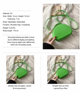 Sac bandoulière demi-lune en cuir PU vert avec sangle réglable et clous de fond
