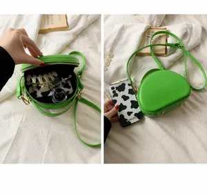 Tableau des tailles détaillé pour mini sac bandoulière en cuir PU vert avec capacité