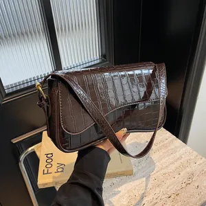 Damen Krokodil Prägung PU Leder Unterarmtasche Vintage Glänzend Lack Schulter Baguette Tasche Mit Gebogenem Boden Mode Schmuck