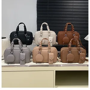 Détail de la poignée tressée et du set modulaire 3 pièces sur un sac Boston