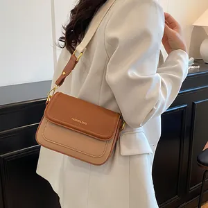 Sac à bandoulière rétro bicolore avec texture litchi et large sangle ajustable