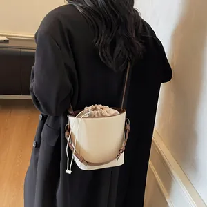 Bolso tipo cubo retro de lona y cuero marrón con cordón interno para mujer
