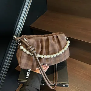 Sac à Épaule en Cuir PU à Carreaux Plissé pour Femmes Avec Chaîne de Fausses Perles Petit Sac à Main Minimaliste Urbain