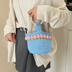 Bolso cubo de punto estilo campestre francés con tulipanes 3D y correa de perlas