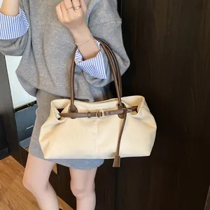 Bolso tote retro de pana en color beige con asas de cuero marrón para otoño