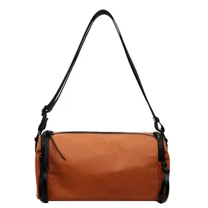 Bolso bandolera cilíndrico naranja impermeable para mujer con cremallera negra