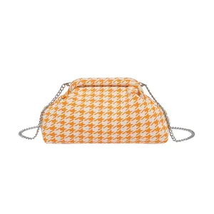 Bolso nube de moda con estampado de pata de gallo naranja y correa de cadena de plata