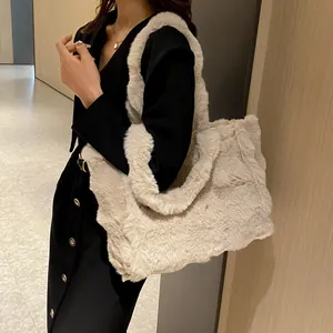 Bolso tote extragrande de felpa beige de moda para otoño invierno estilo minimalista