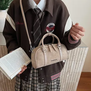 Bolso cilíndrico retro caqui textura mate con bandolera para estilo universitario