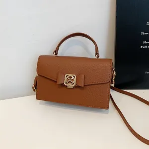 Sac à Main en Cuir PU Texture Litchi Vintage pour Femmes Avec Nœud Boucle en Métal Sac à Bandoulière Mode Quotidien